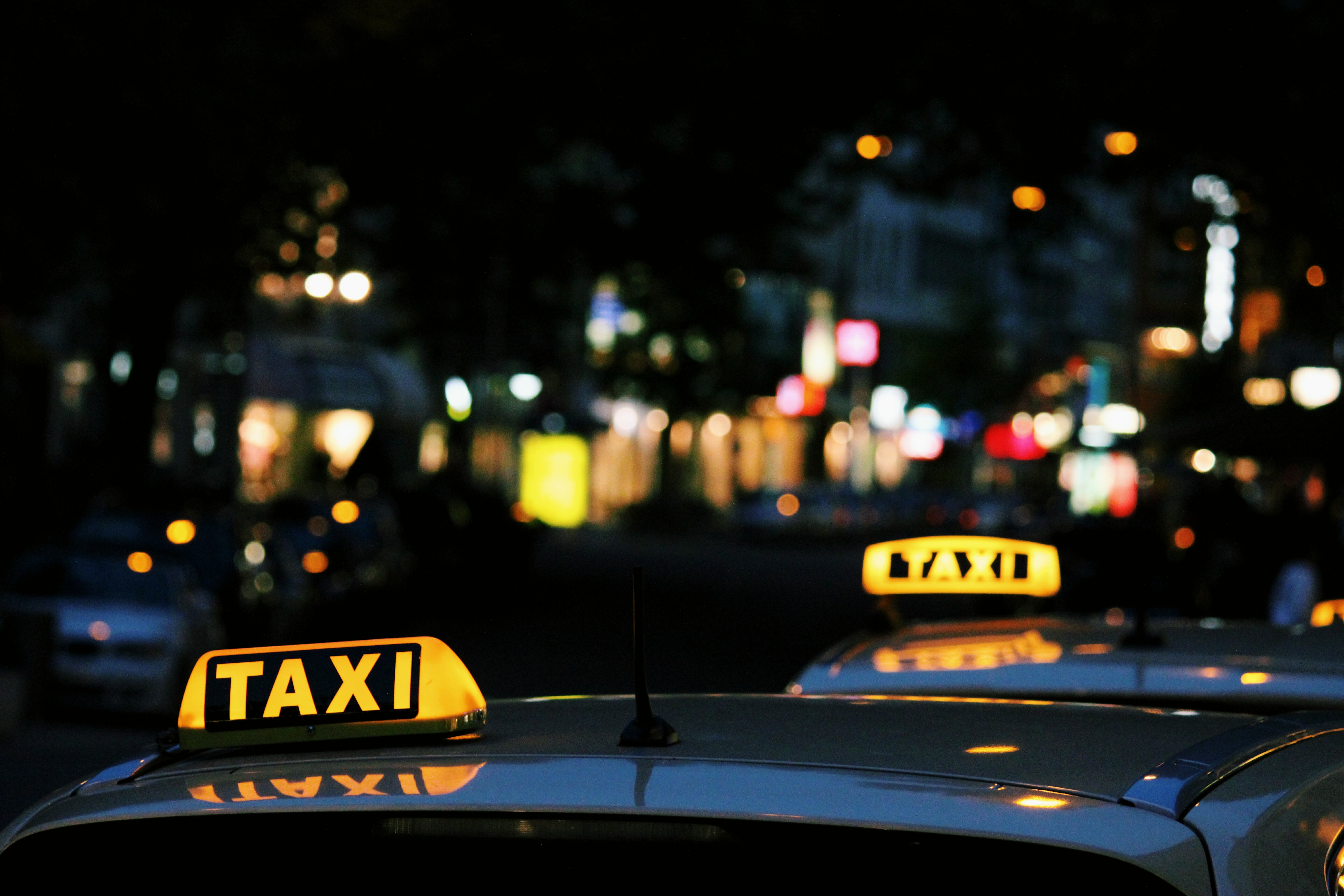 Uber ouvre sa plateforme aux taxis
